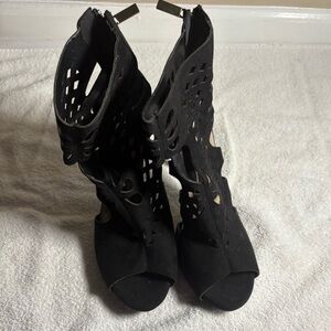 Shoe Dazzle Black Heels with Intricate Design
